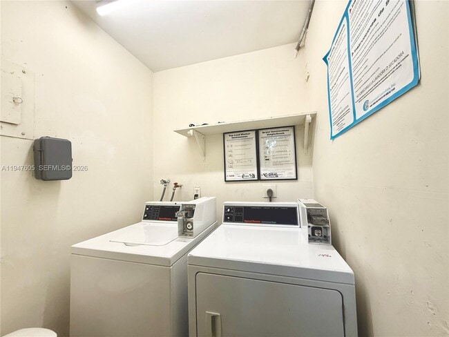 Building Photo - 10 SE 9th Ave