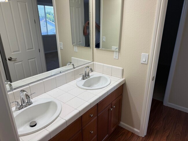 Building Photo - 5107 Fern Ridge Cir