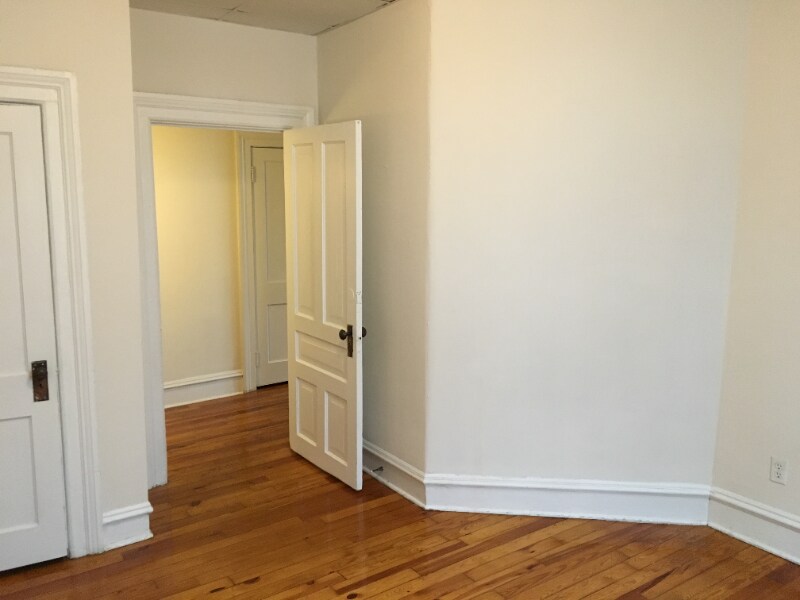 Building Photo - 1517 Plainfield Ave NE