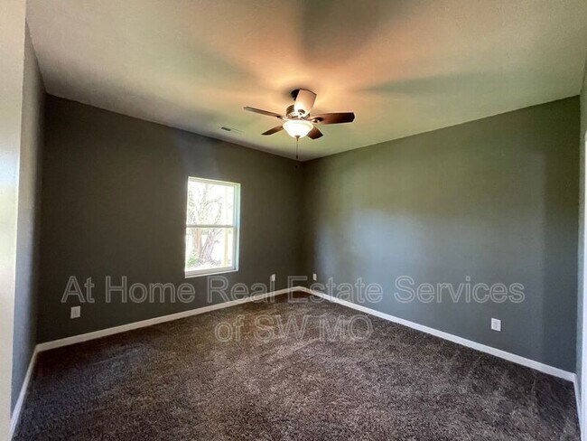 Building Photo - 2777 S Meadowlark Ave