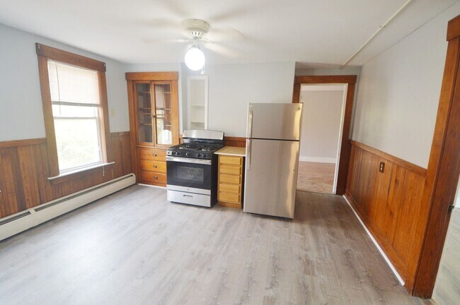 Building Photo - 38 Cascade St