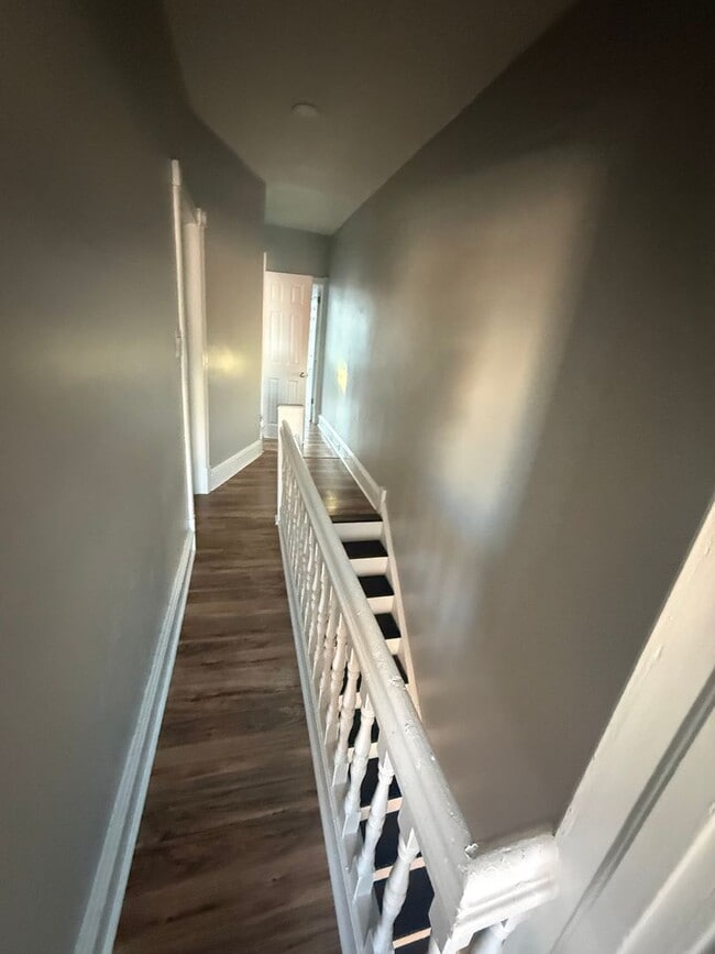 Building Photo - Cozy 3BR Home with 1 Bath – Fully Equipped Kitchen