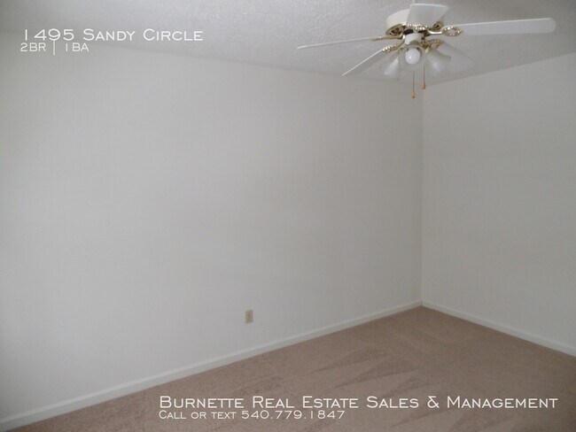 Building Photo - 1495 Sandy Cir
