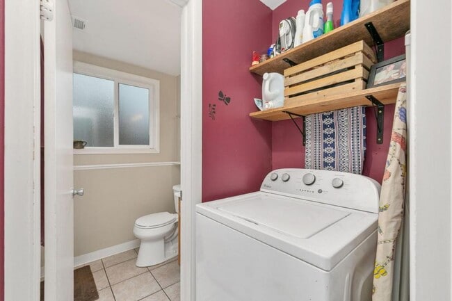 Building Photo - 309 Mae St