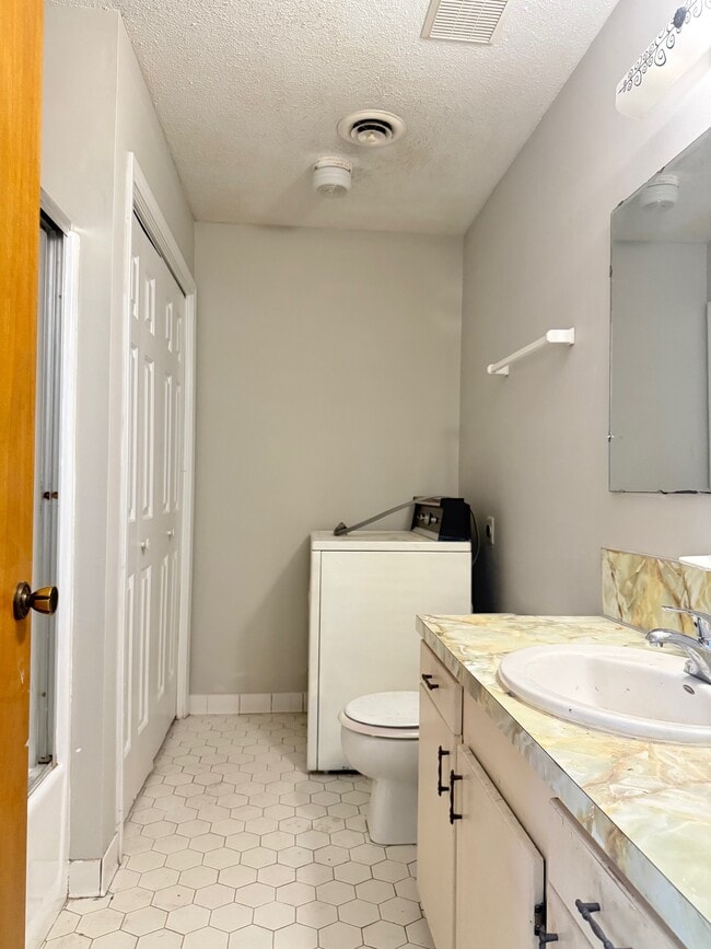 Building Photo - 1209 Furches Ave