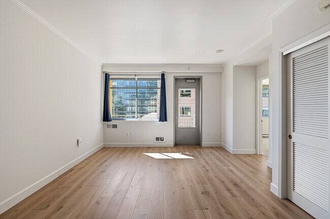 Building Photo - 246 2nd St