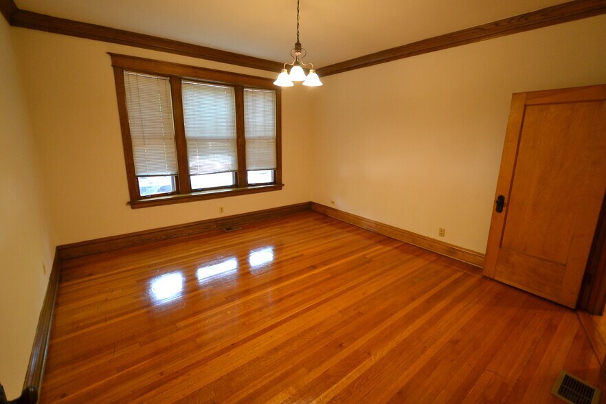 Building Photo - 3767 N Lakewood Ave