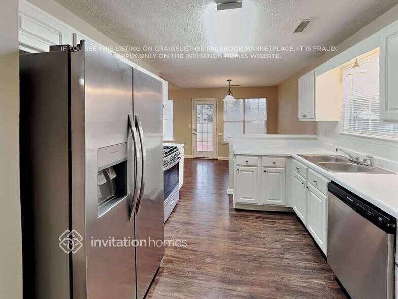 Building Photo - 212 Coldsprings Ct