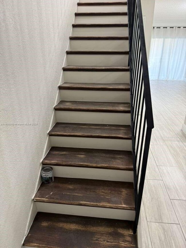 Building Photo - 9353 Fontainebleau Blvd