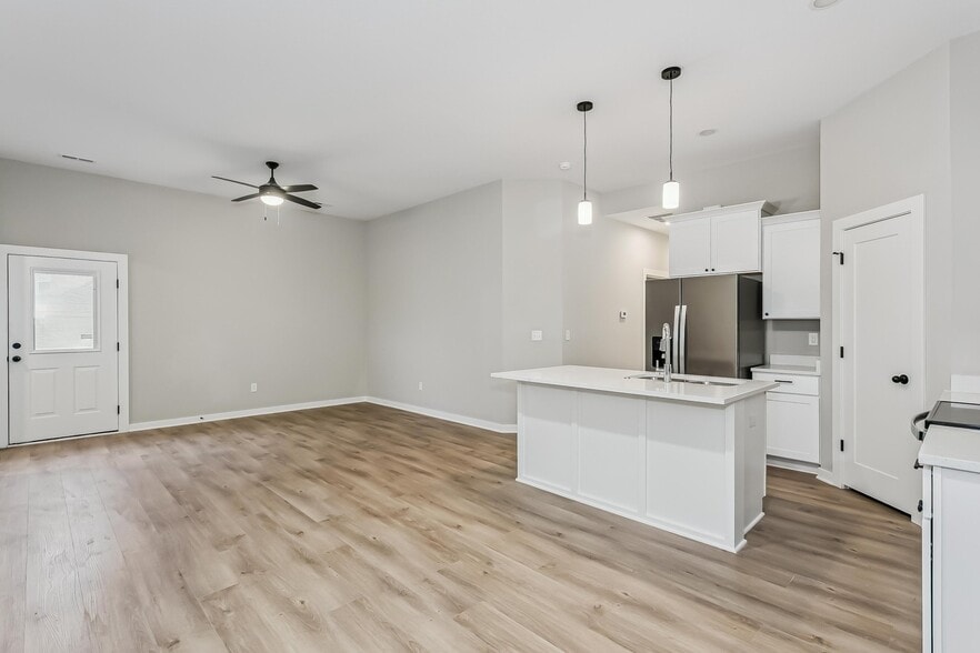 Building Photo - 909 S Logan St