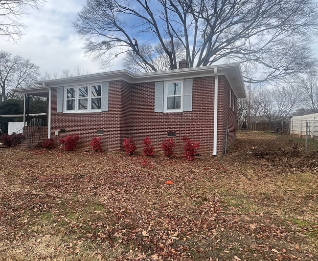 Building Photo - 310 Hammett Bridge Rd