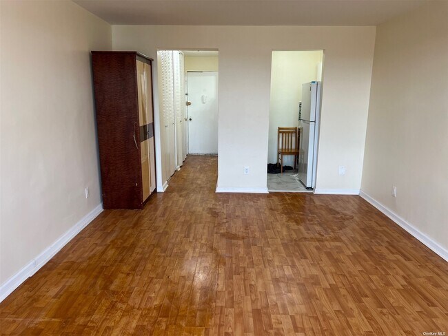 Building Photo - 78-06 46th Ave