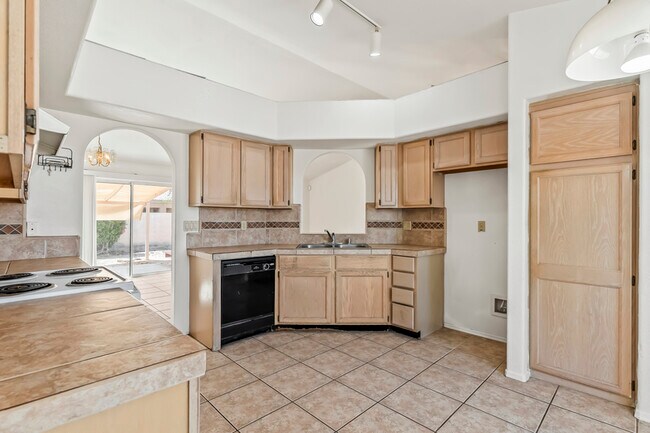 Building Photo - 1934 Easy St