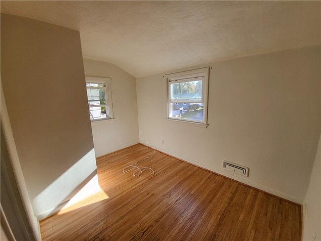 Building Photo - 59 Pinnacle Rd