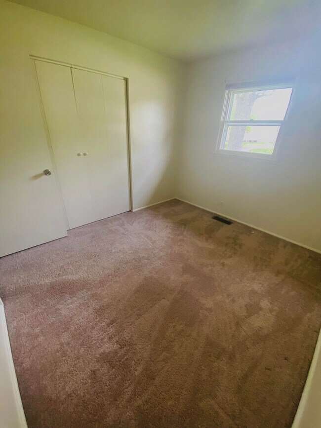 Bedroom 1 - 2905 S Chippewa Ln