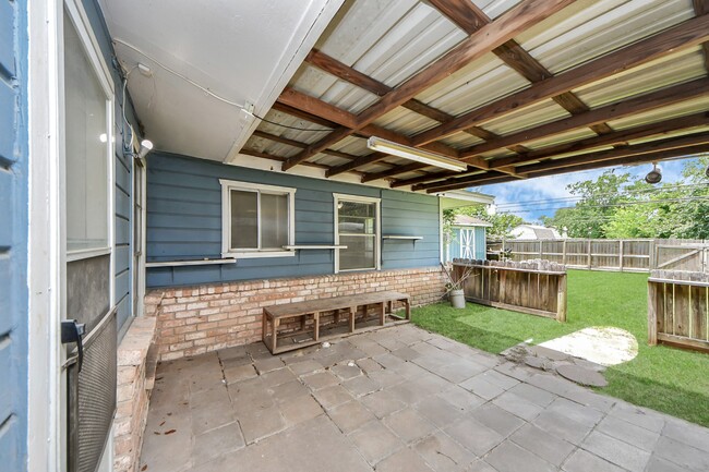 Building Photo - 1324 Bennett Dr