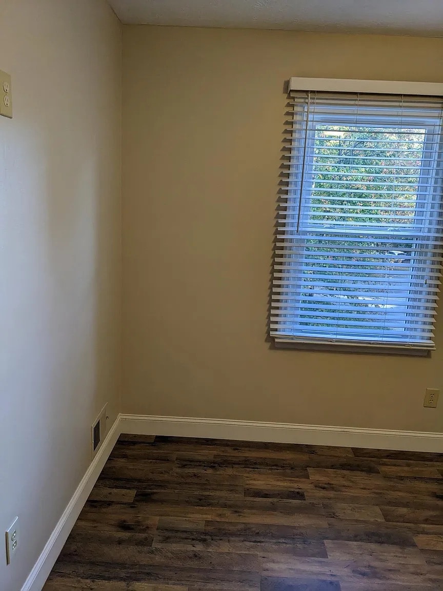 Building Photo - Room in House on Karl Ct