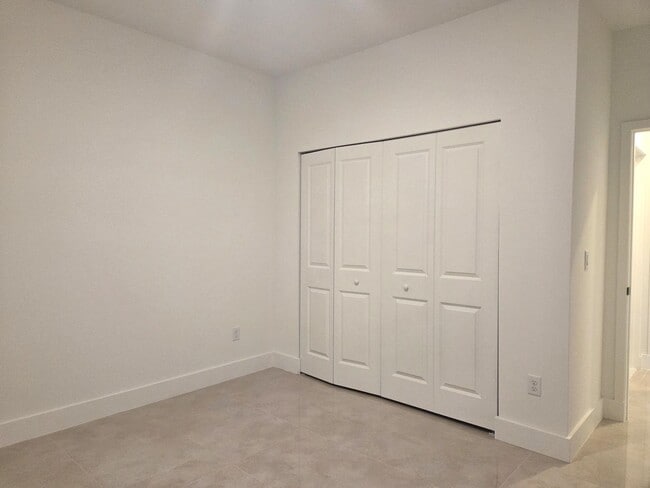 Building Photo - 4/2 in Villa Pass