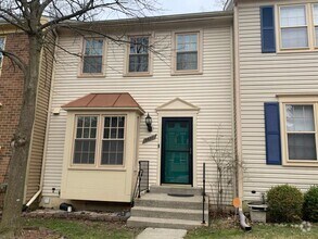 Building Photo - TOTAL REFRESH - NEW PAINT Spacious 3 Level...