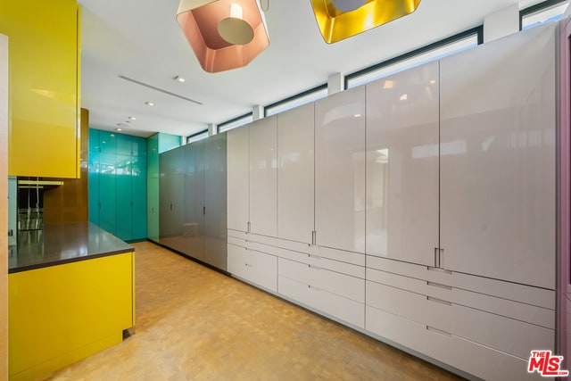 Building Photo - 809 N Rexford Dr