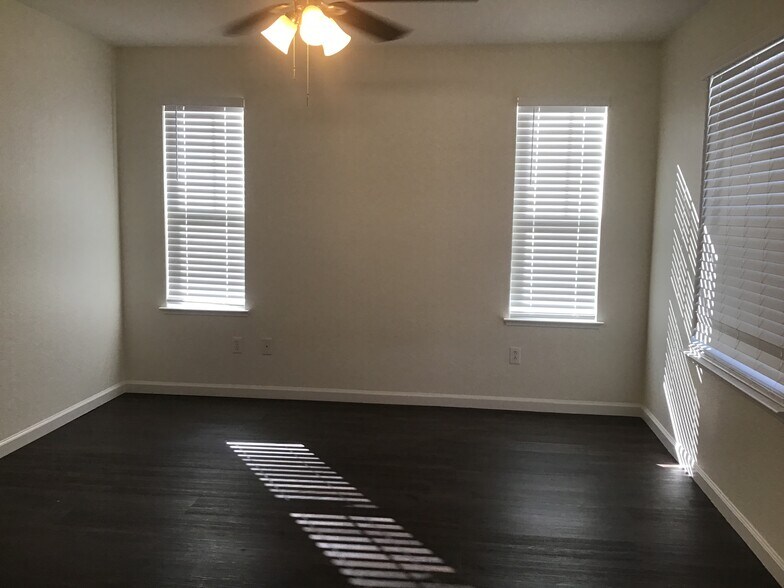 Building Photo - 3976 Dominus Dr