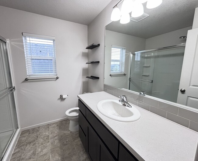 Building Photo - MOVE-IN SPECIAL!