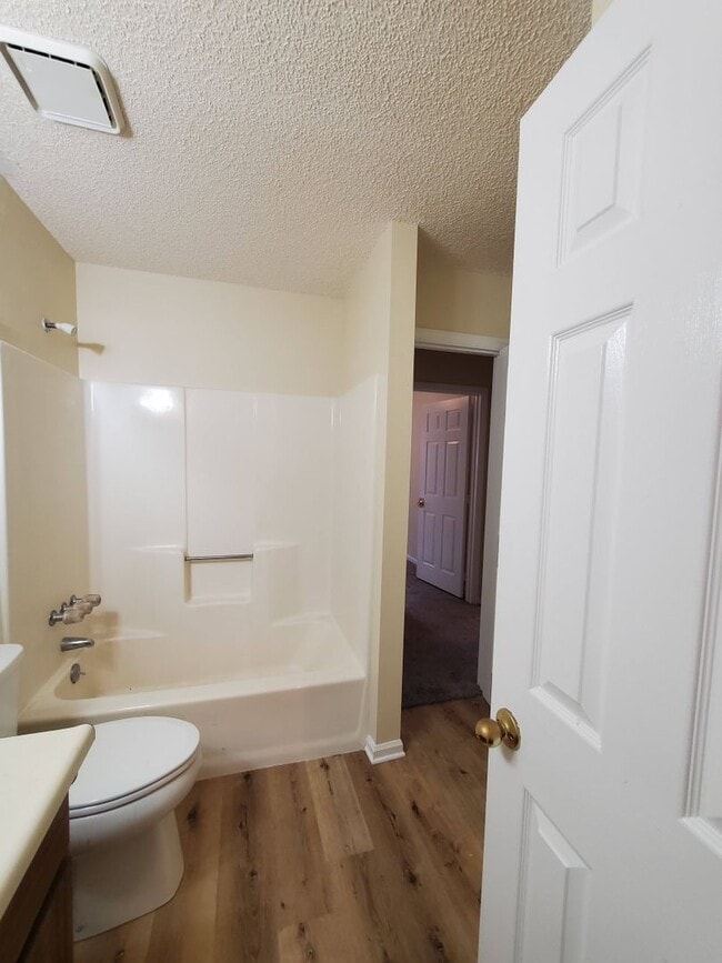 Building Photo - Charming Retreat with Wood Burning Fireplace: Your Ideal Rental Home Awaits!