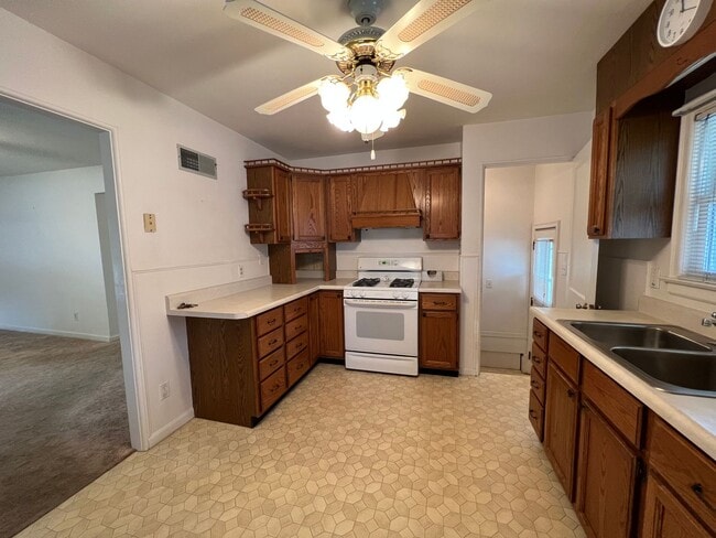 Building Photo - Two bedroom, two bath home for rent.