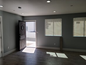 Building Photo - 33(1635)