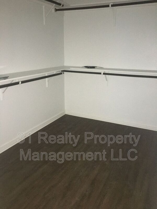 Building Photo - 1134 Alpine Dr