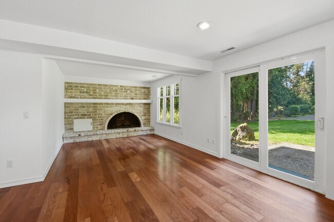Building Photo - 3bd/2.5ba Bellevue Home