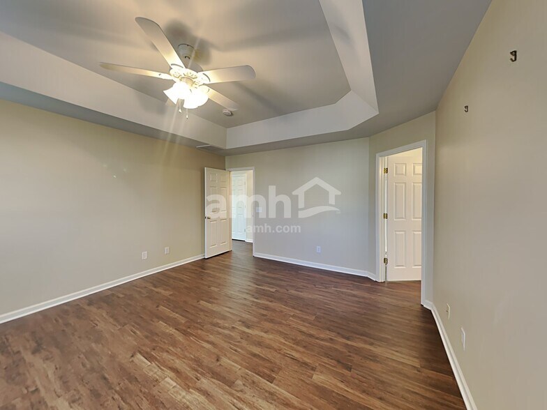 Building Photo - 9725 Autumn Applause Dr