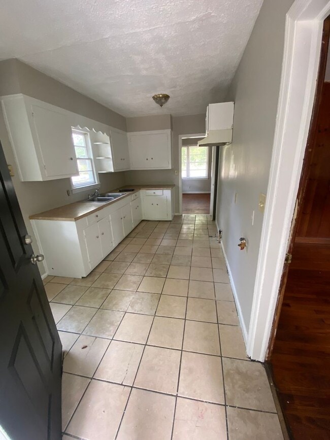 Building Photo - **AVAILABLE NOW**Total Electric - Near Ft. Benning/Columbus, GA 3 Bedroom / 1 Bathroom Home for R...