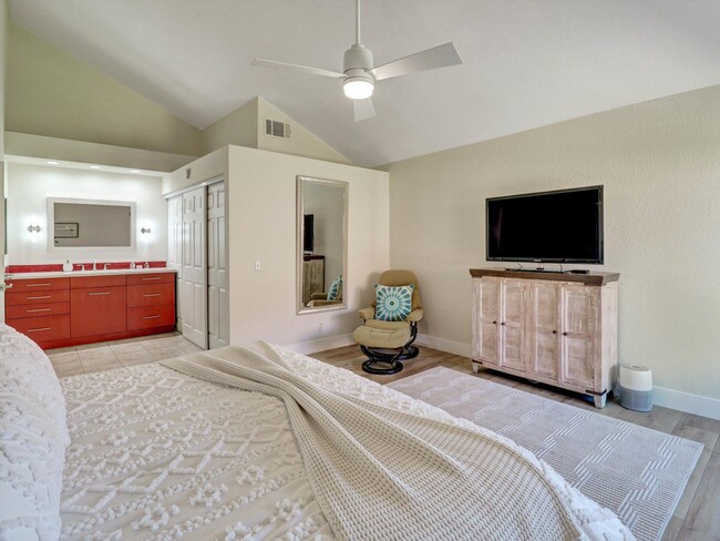 Building Photo - 77897 Woodhaven Dr S