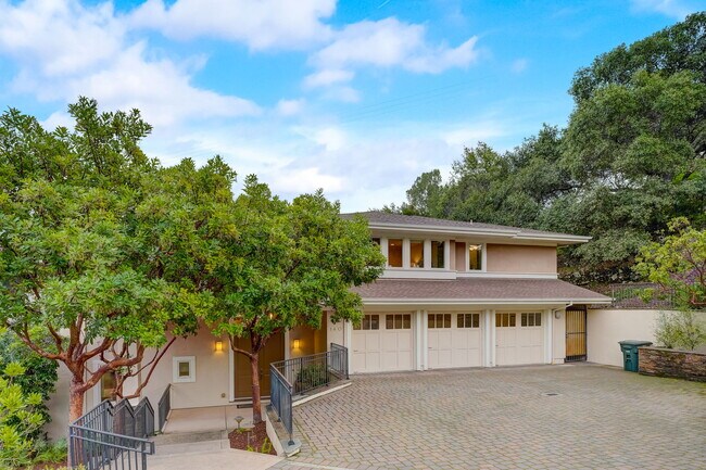 Building Photo - 140 Emerald Estates Ct