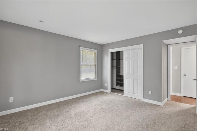 Building Photo - 5677 Rushmere Dr