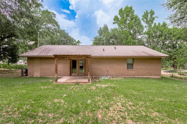 Building Photo - 107 Town and Country Dr