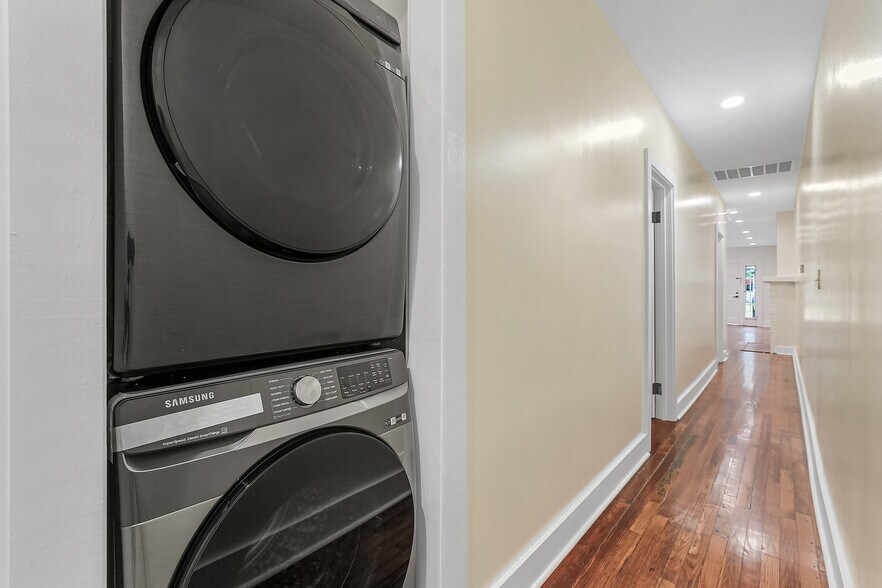 Building Photo - 7737 S Claiborne Ave