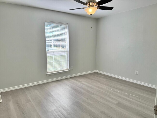 Building Photo - 8603 Malardcrest Dr