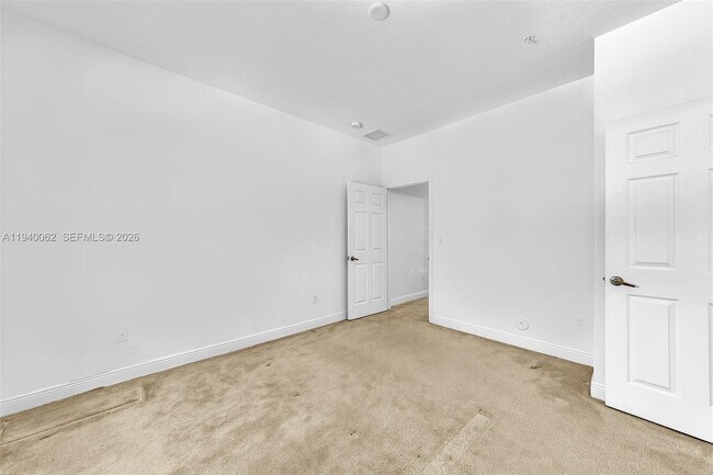 Building Photo - 908 SW 147th Ave