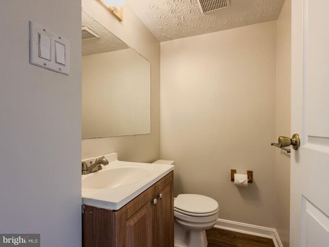Building Photo - 18008 Wagonwheel Ct