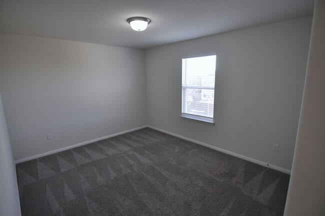 Building Photo - Amazing home ready to move in!