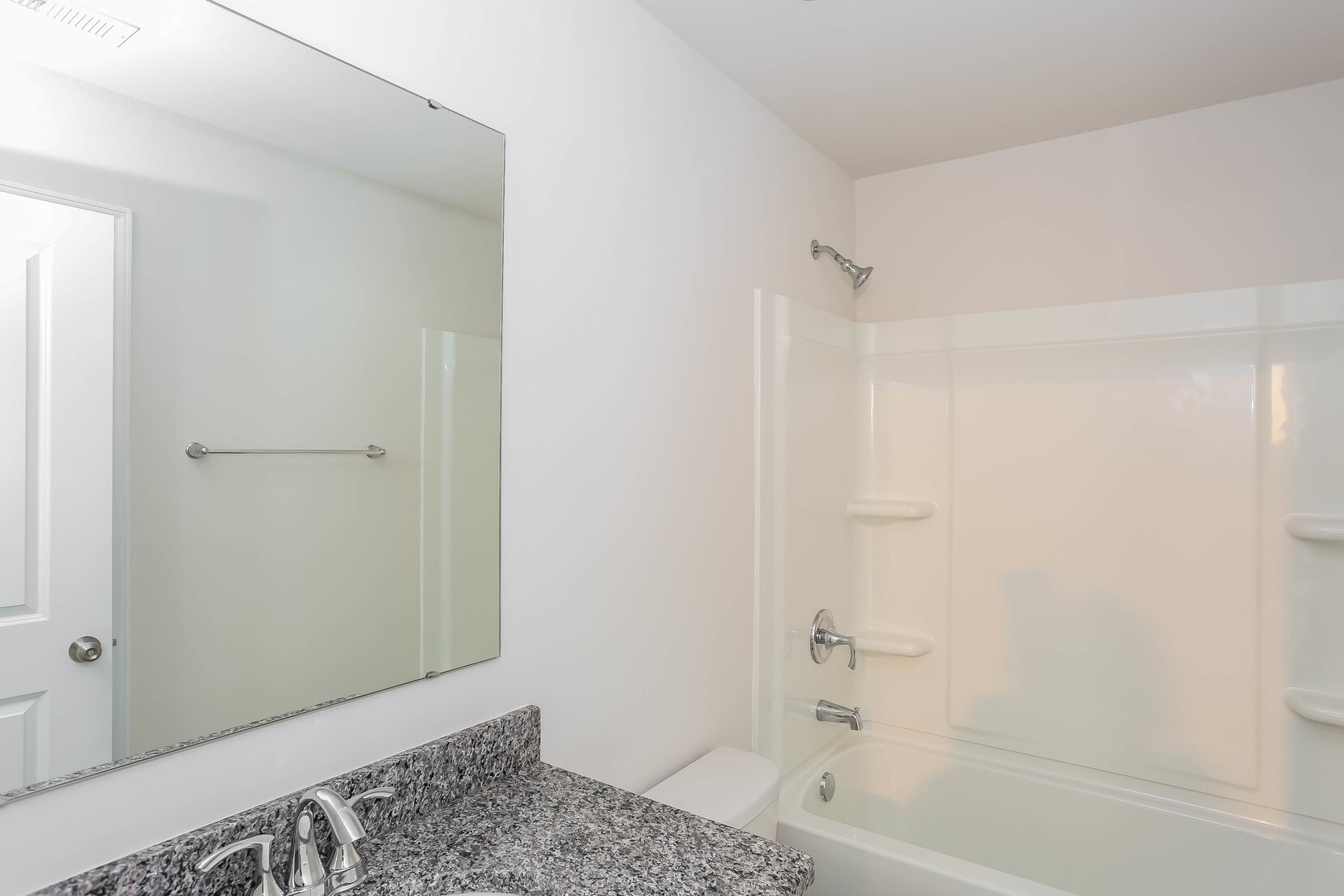 Building Photo - 105 Dogwood Village Trl