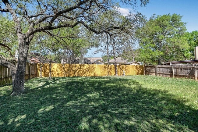 Building Photo - 101 S Mockingbird Cir
