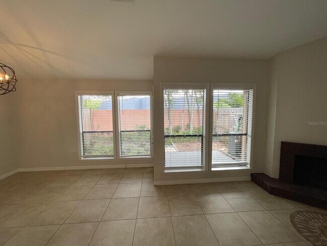 Building Photo - 614 Grenadine Ct