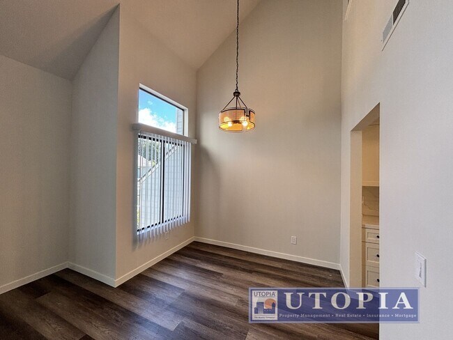Building Photo - Newly Remodeled 2 Bed 1 Bath Unit Right Near Cabrillo College