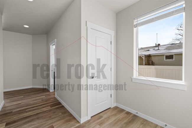 Building Photo - 1228 N Tschirley Rd