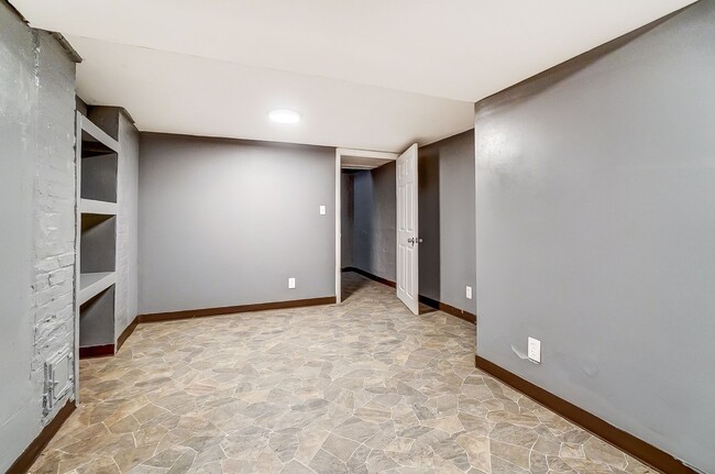 Building Photo - Spacious Three Bedroom in Dayton!