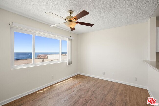 Building Photo - 18002 Coastline Dr