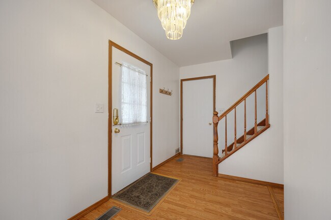 Building Photo - 1127 Ashbrook Dr